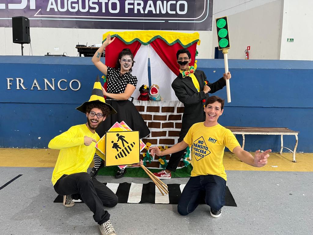 Maio Amarelo: SMTT leva teatro educativo para alunos do Sesi - SMTT Aracaju